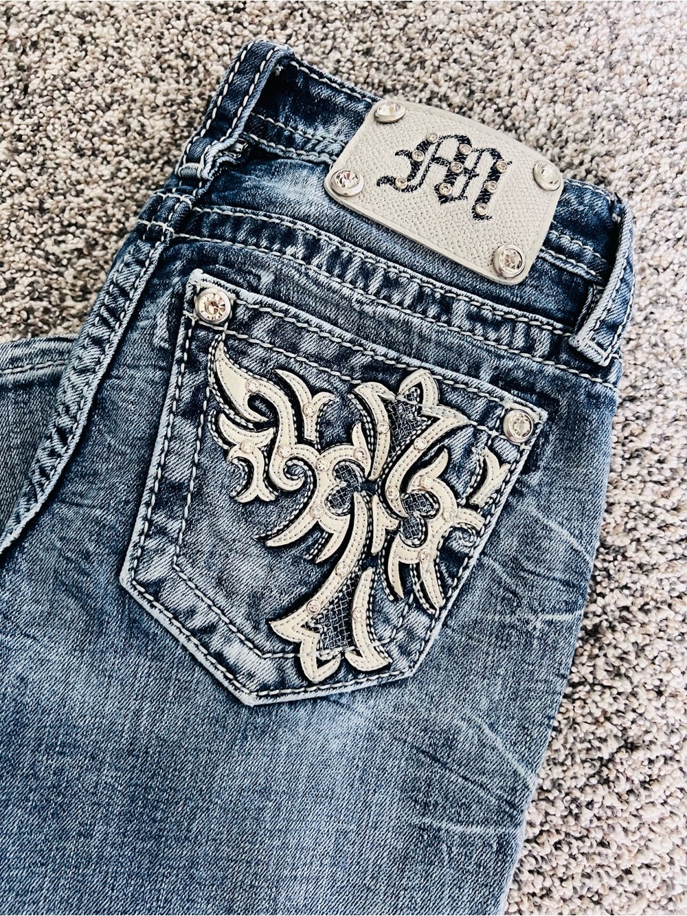 Miss Me Boot Cut Jeans in Medium Blue Wash - Picture 4 of 6
